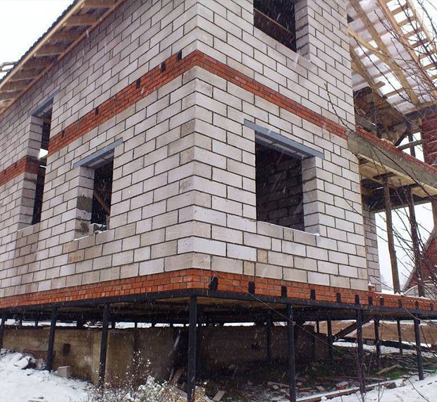 Монтаж свайно-винтового фундамента под дом из пеноблока в Домодедово